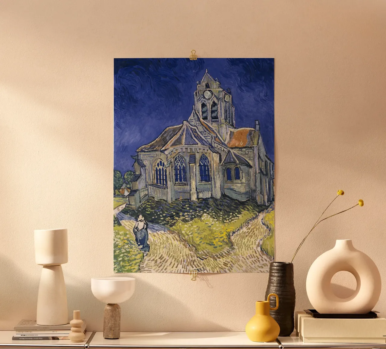 La chiesa di Auvers poster con telaio in alluminio da Christopher Soto