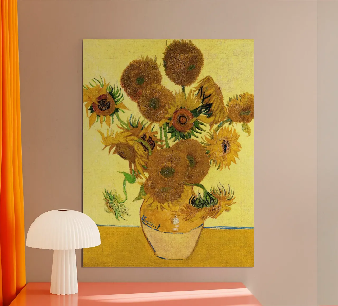Vaso con quindici girasoli poster con telaio in legno da Christopher Soto