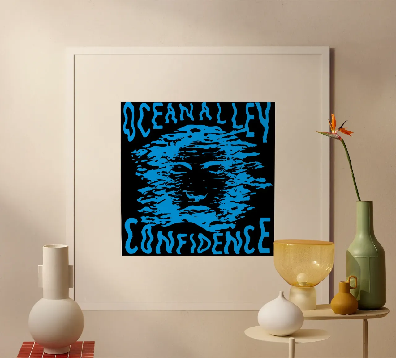 Maglietta essenziale Confidence Oc Ally poster da igoshdesigns