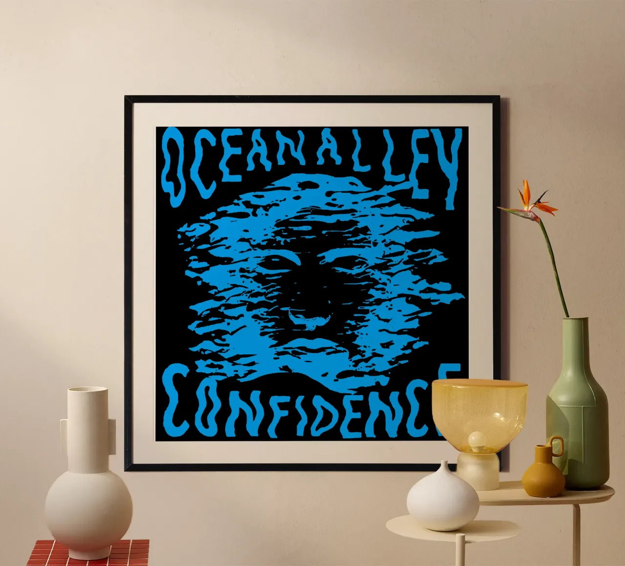 Maglietta essenziale Confidence Oc Ally poster da igoshdesigns