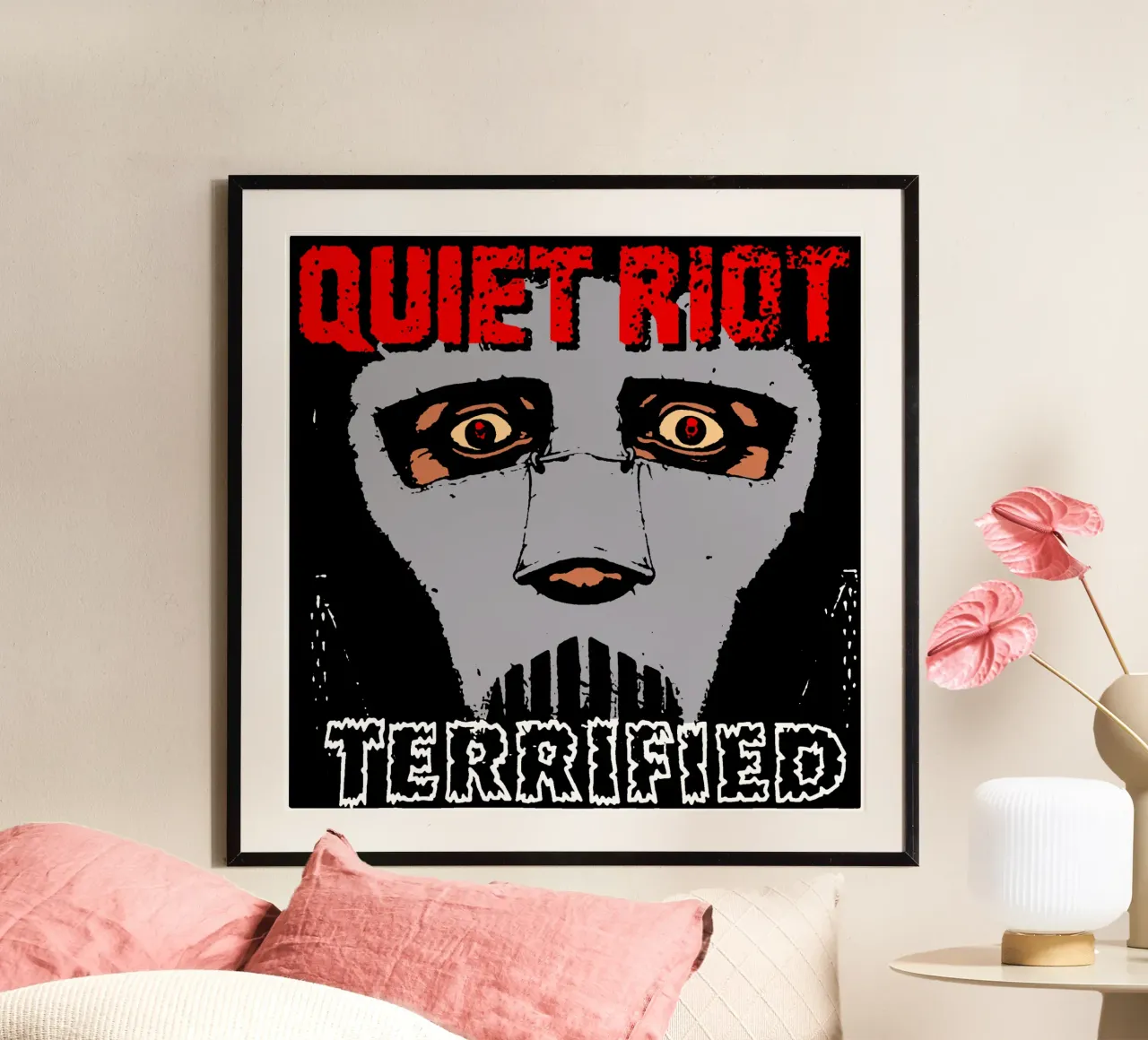 Maglietta essenziale Terrified In The Dark poster da igoshartwrks