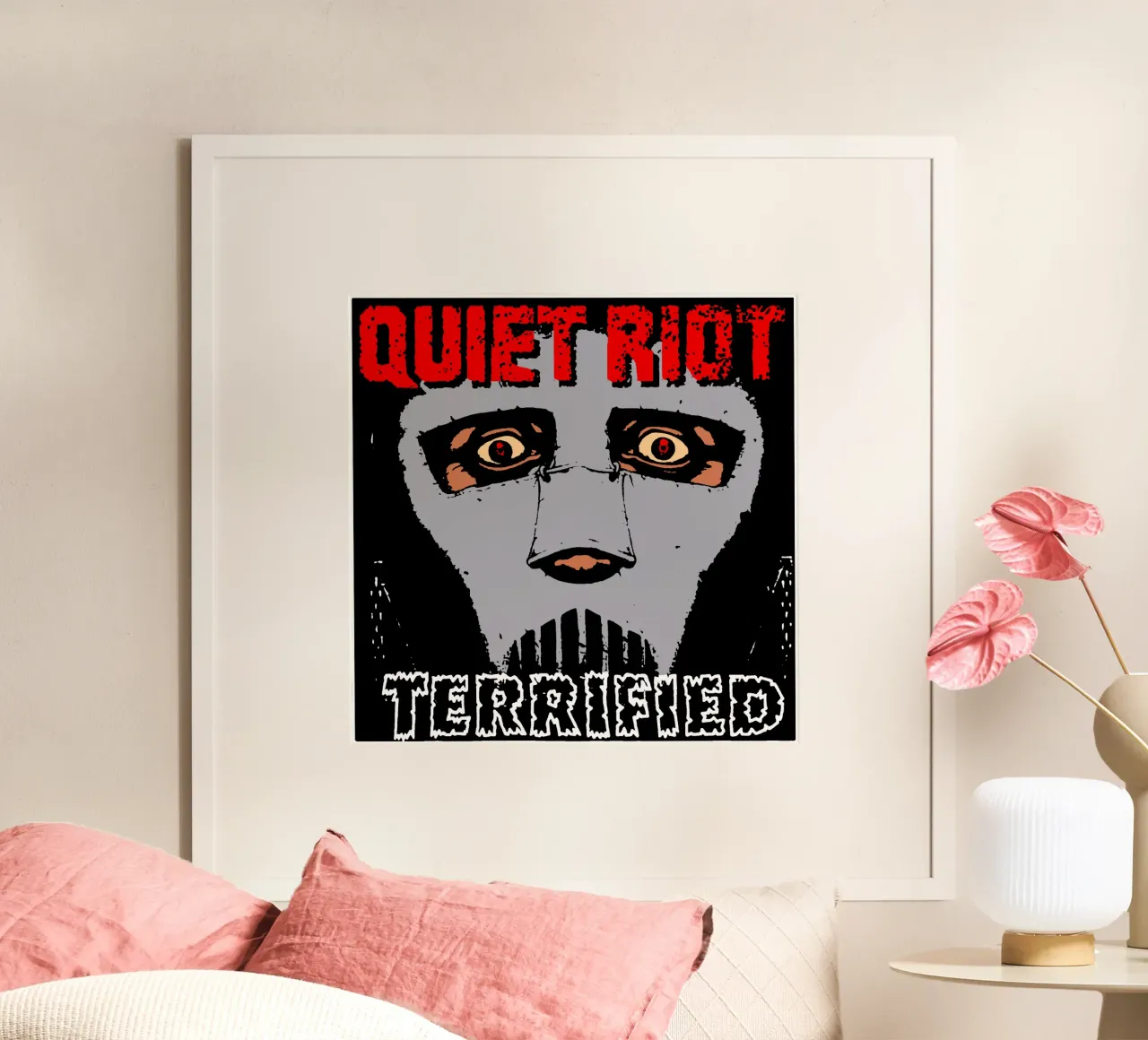Maglietta essenziale Terrified In The Dark poster da igoshartwrks