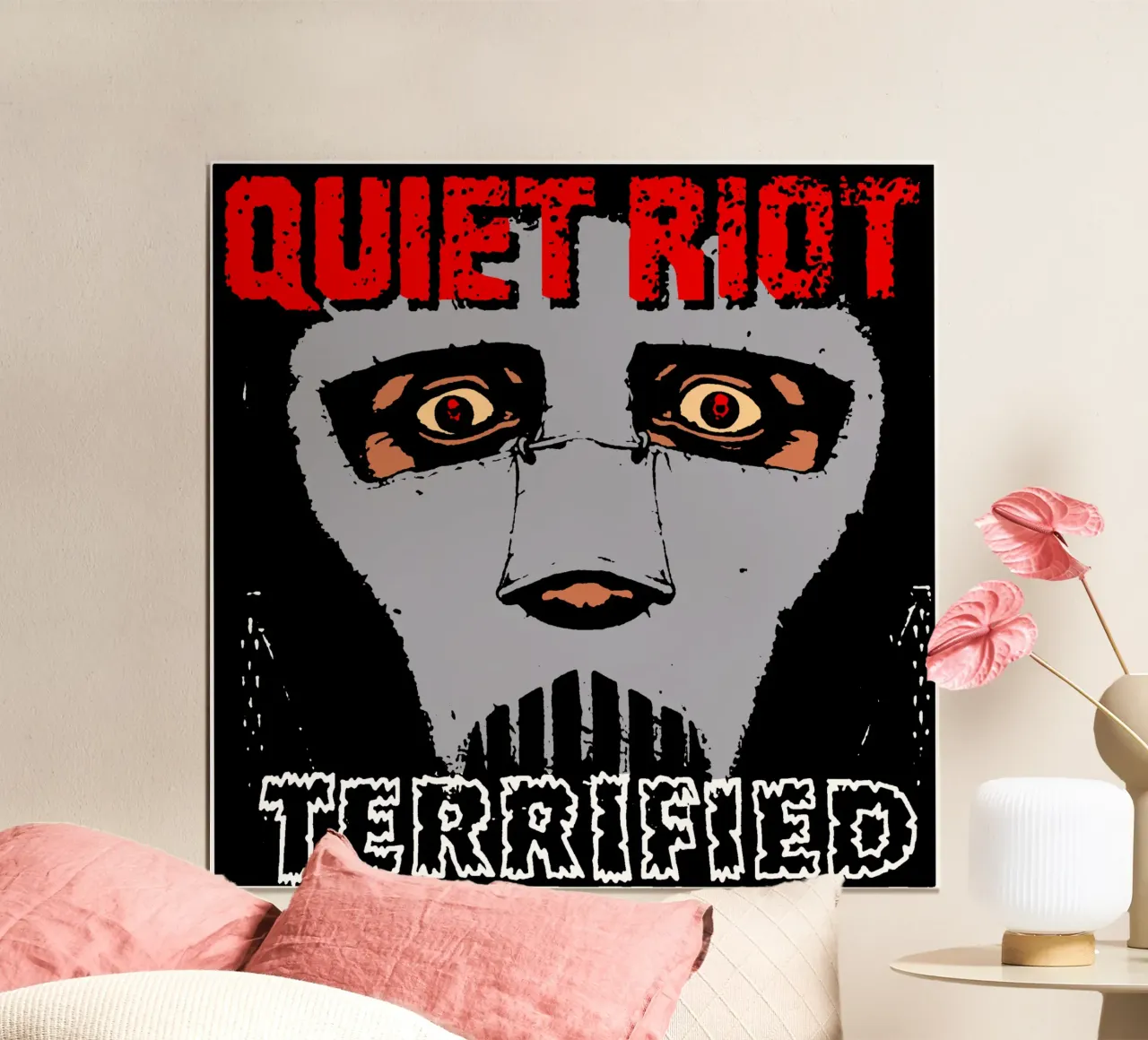 Maglietta essenziale Terrified In The Dark poster da igoshartwrks