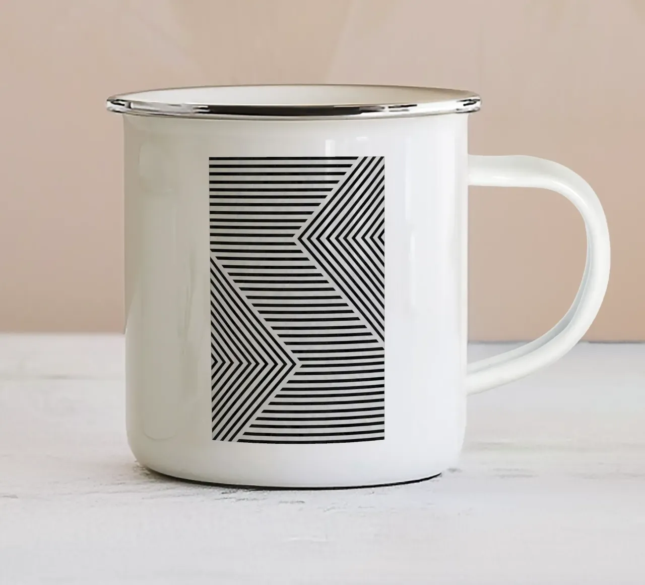 Astratto e geometrico tazza in smalto da Maria Lang
