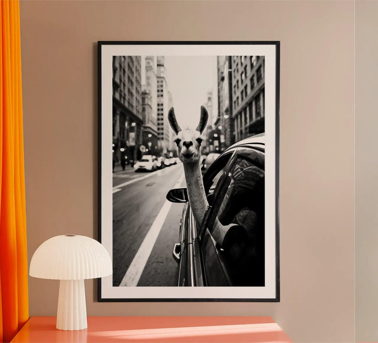 Downtown Llama poster con telaio in alluminio da KUNSTstück