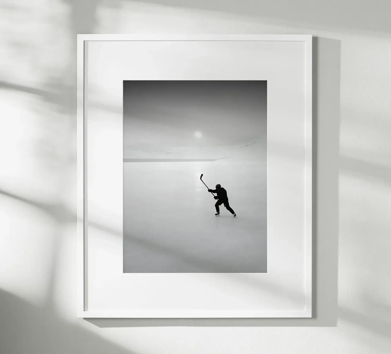 Eishockey in der Abenddämmerung Poster von GameDay Studio