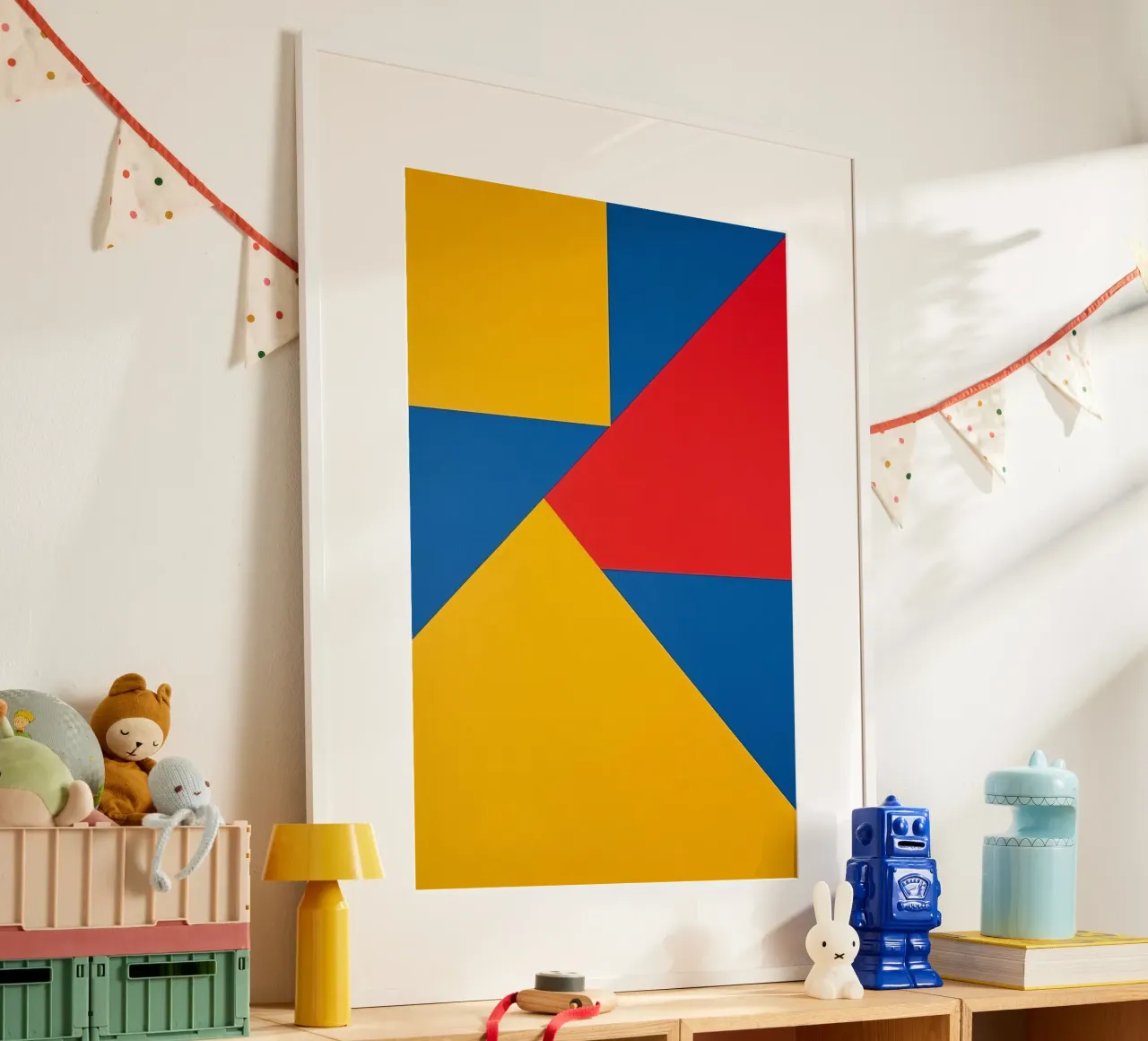 Composizione astratta di forme geometriche rosse, gialle e blu poster con telaio in alluminio da DesignDoodle