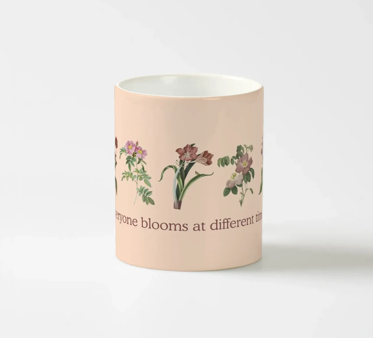 Tutti fioriscono in tempi diversi Poster floreale tazza in ceramica da vintagepod