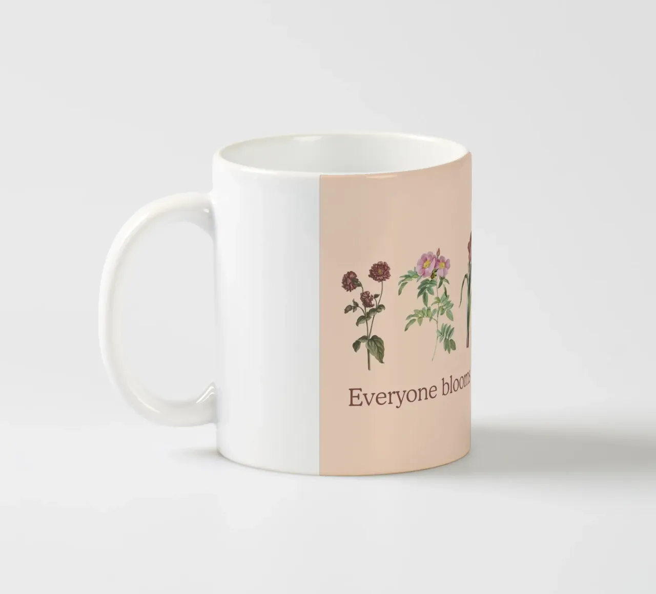 Tutti fioriscono in tempi diversi Poster floreale tazza in ceramica da vintagepod