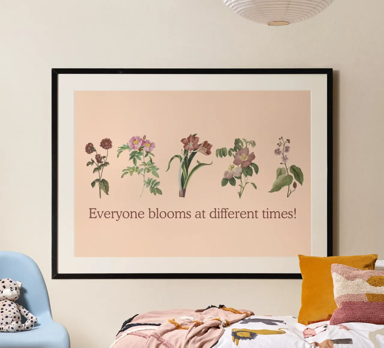 Tutti fioriscono in tempi diversi Poster floreale poster con telaio in legno da vintagepod