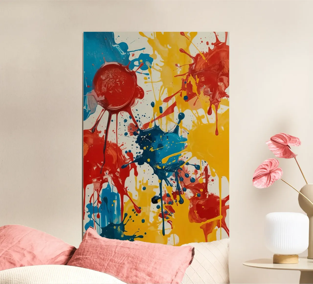 Peinture abstraite d'éclaboussures de peinture rouge, jaune et bleue poster de DesignDoodle