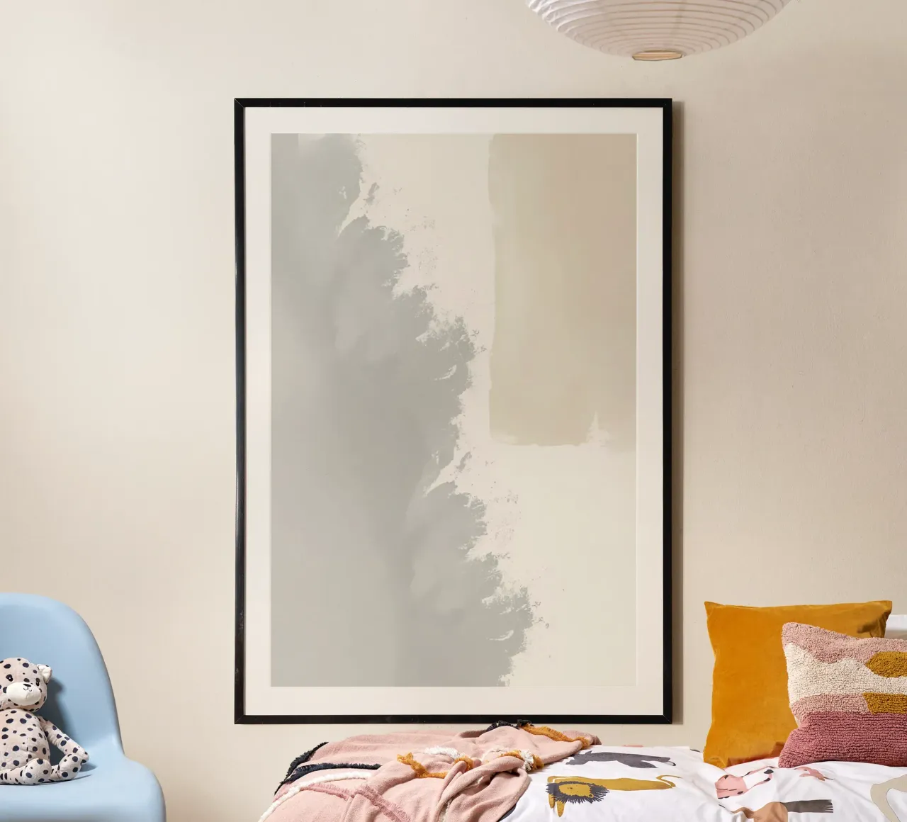 Pittura astratta con colori grigio-beige e crema poster con telaio in plastica da DesignDoodle