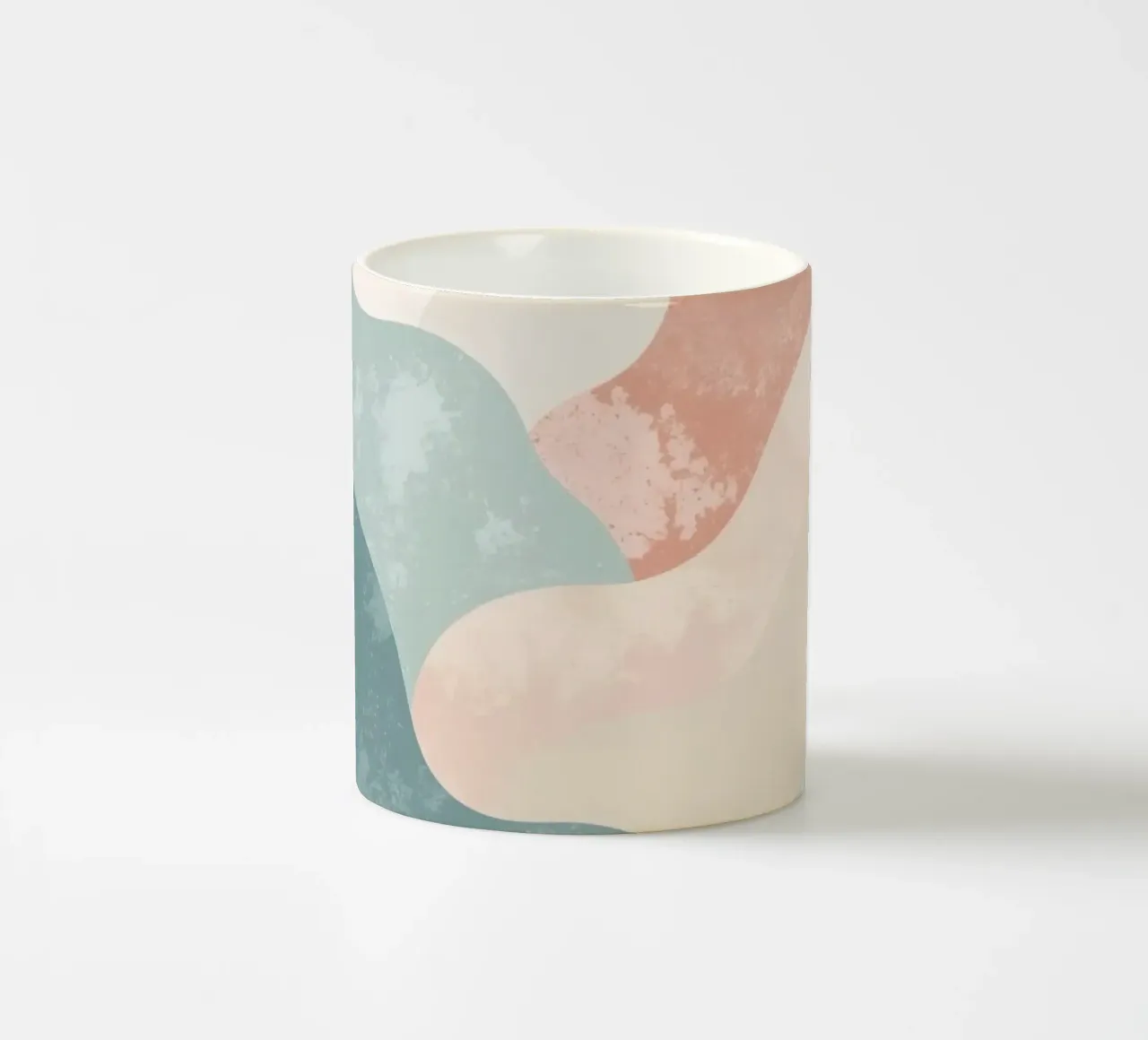 Illustrazione astratta di forme ondulate in colori tenui tazza in ceramica da DesignDoodle