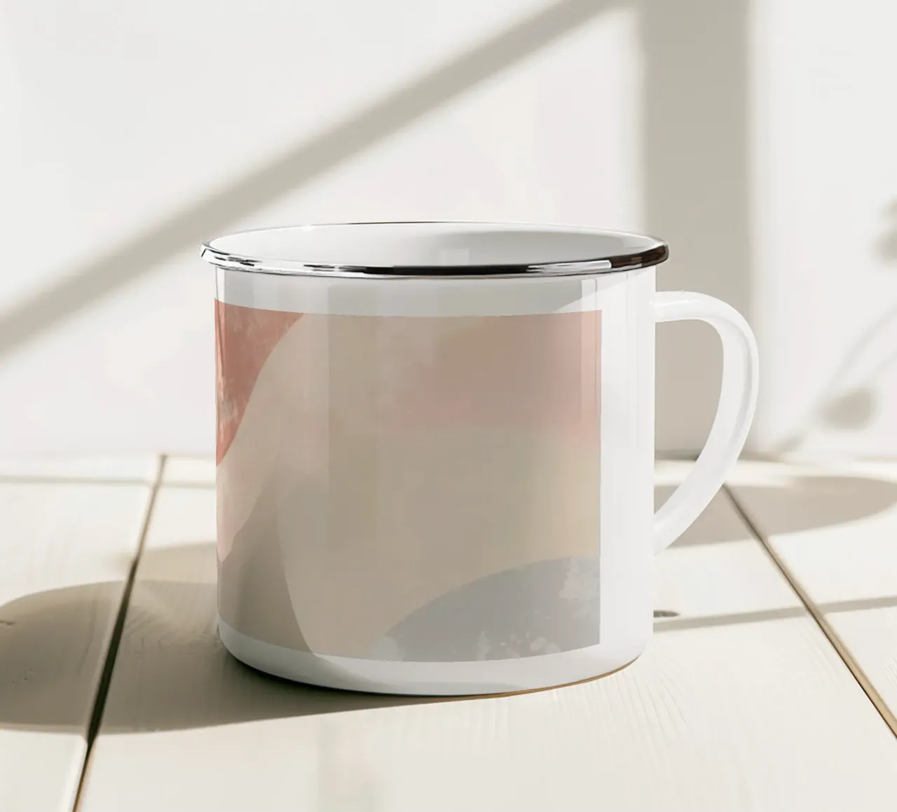 Illustrazione astratta di forme ondulate in colori tenui tazza in smalto da DesignDoodle