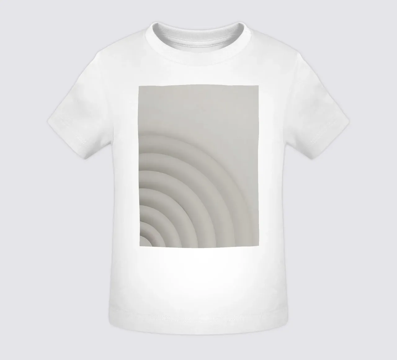 Forme grigie curve concentriche su sfondo grigio maglietta neonato da DesignDoodle