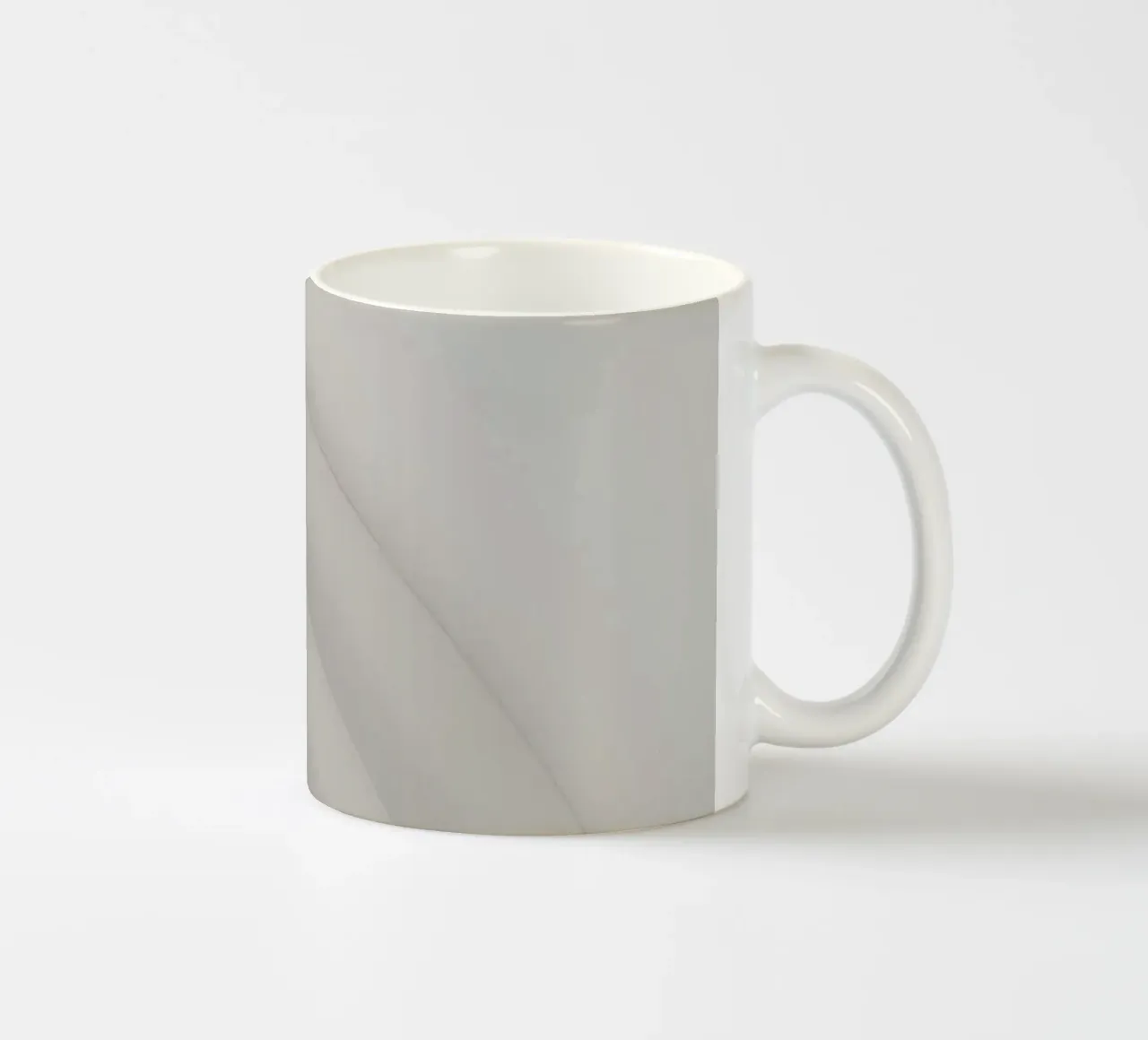 Forme grigie curve concentriche su sfondo grigio tazza in ceramica da DesignDoodle
