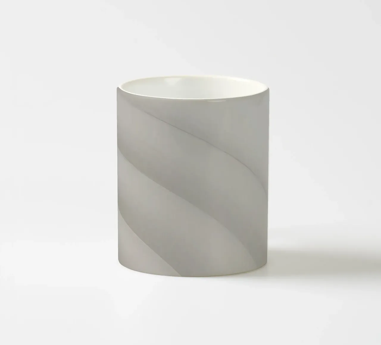 Forme grigie curve concentriche su sfondo grigio tazza in ceramica da DesignDoodle