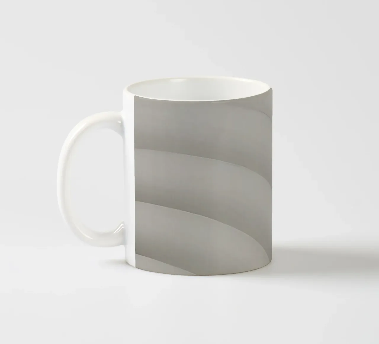 Forme grigie curve concentriche su sfondo grigio tazza in ceramica da DesignDoodle