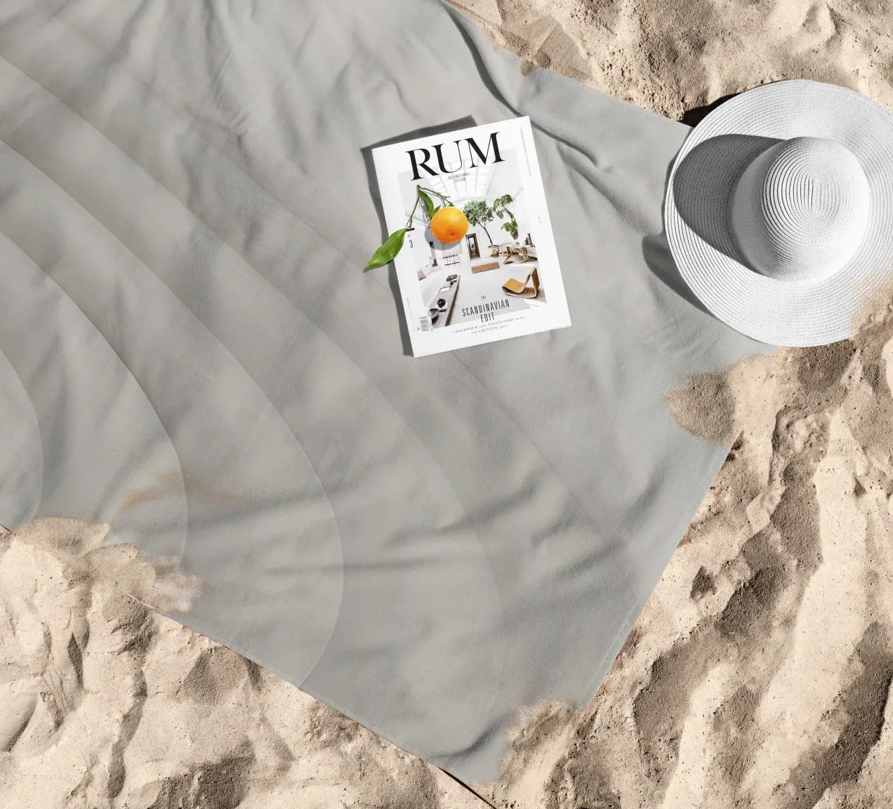 Forme grigie curve concentriche su sfondo grigio telo mare da DesignDoodle