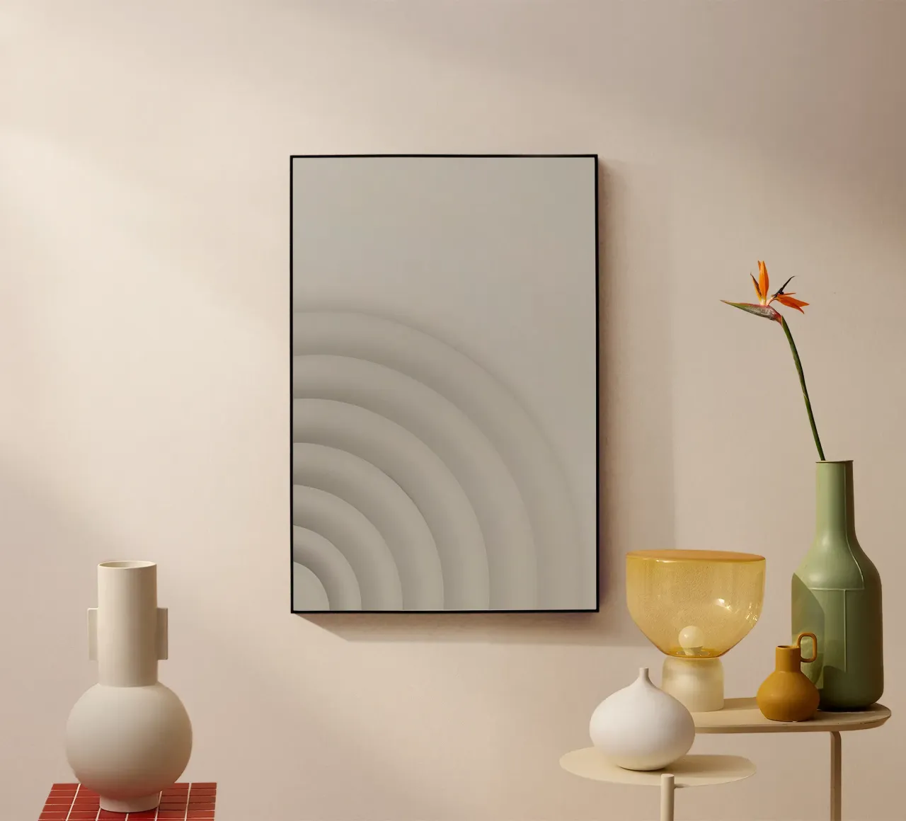 Forme grigie curve concentriche su sfondo grigio plexiglass da DesignDoodle