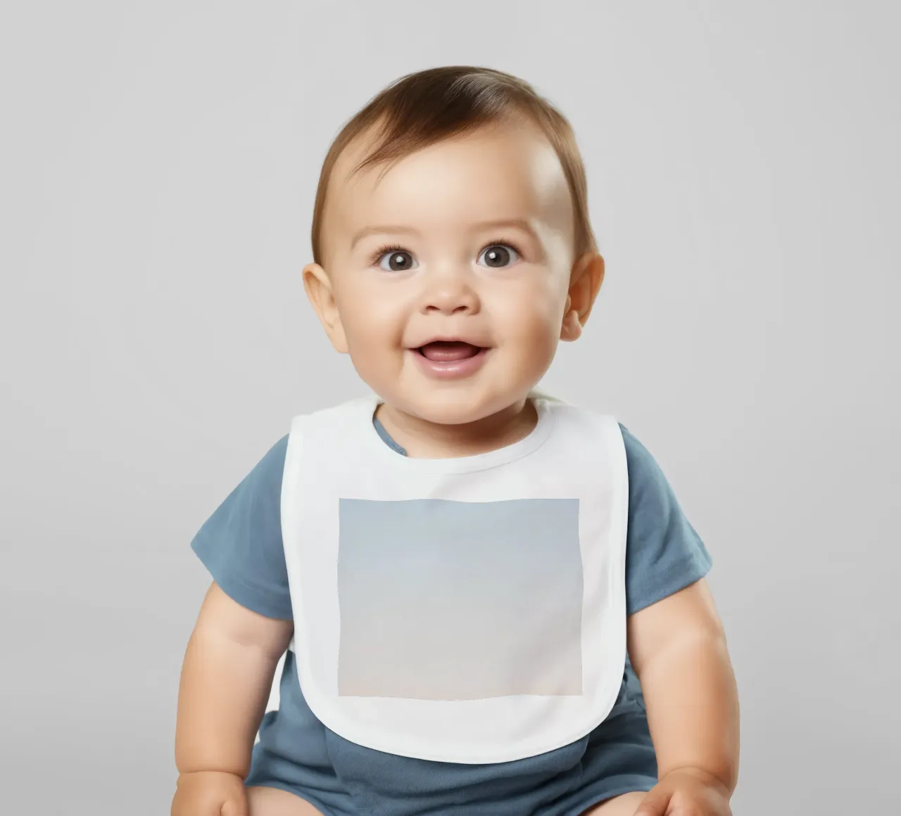 Gradiente di blu e pesca bavaglino da DesignDoodle