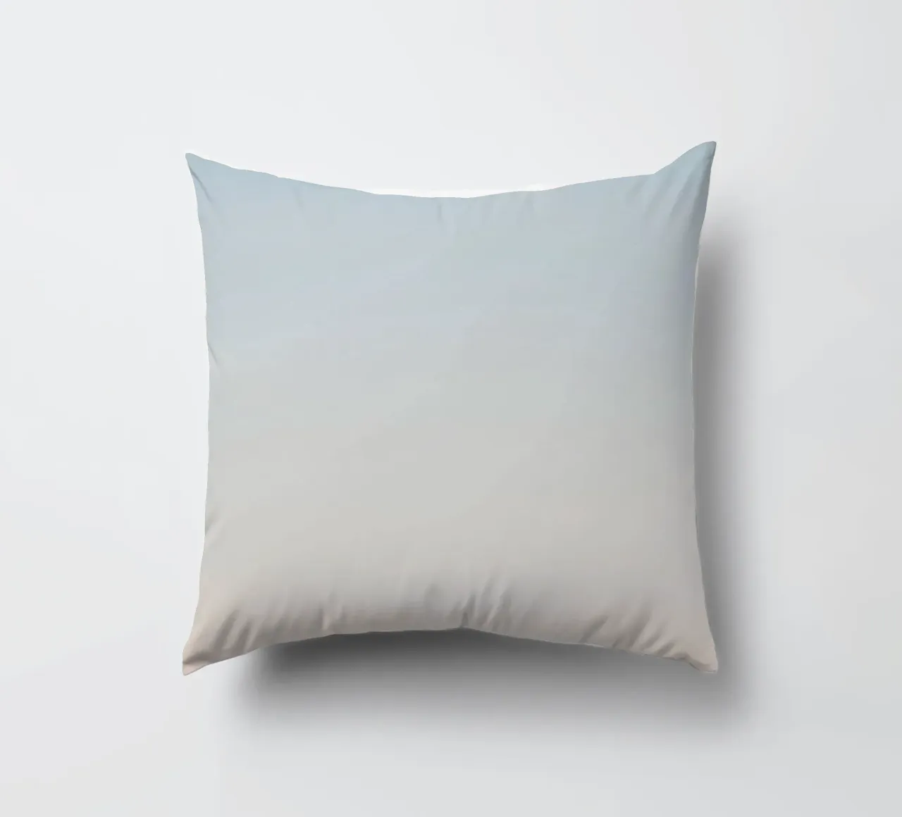 Gradiente di blu e pesca cuscino da DesignDoodle