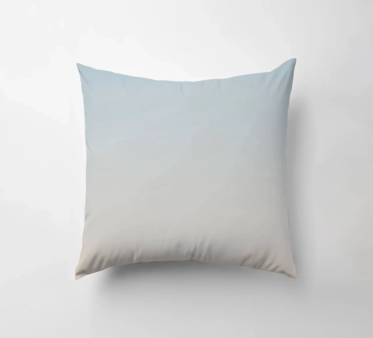 Gradiente di blu e pesca cuscino da DesignDoodle