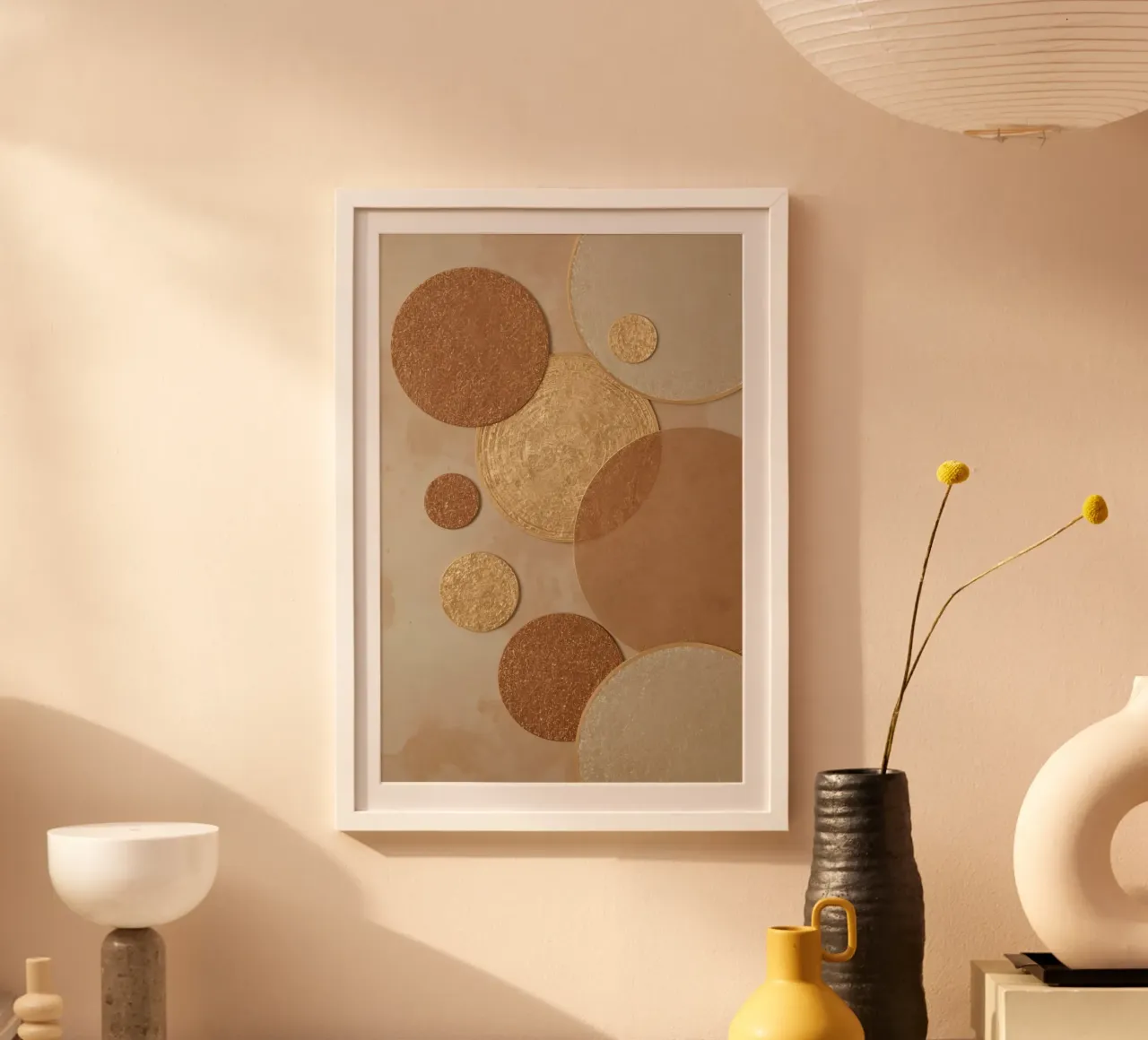 Art mural circulaire texturé dans des tons neutres poster avec cadre en aluminium de DesignDoodle