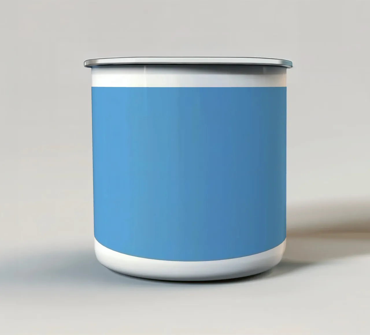 Sfondo blu chiaro a tinta unita tazza in smalto da DesignDoodle