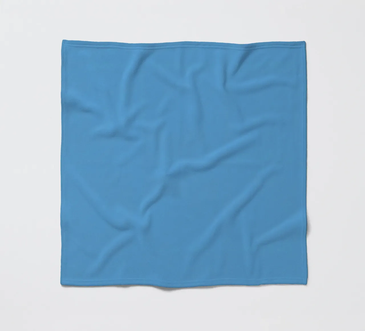 Hellblauer einfarbiger Hintergrund Fleecedecke von DesignDoodle