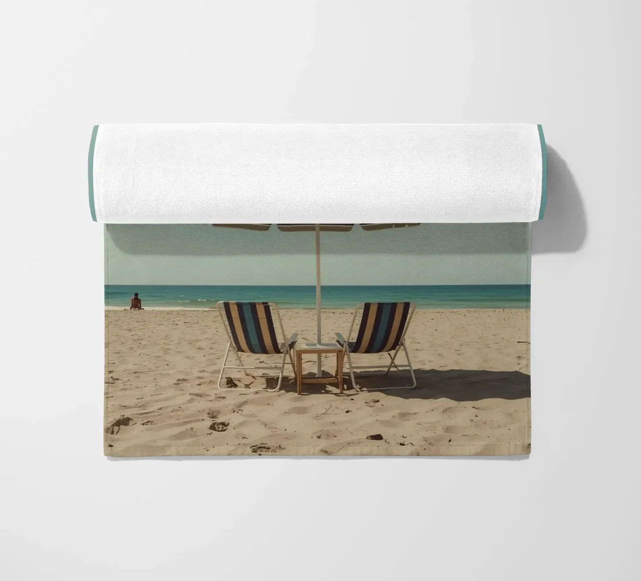 Sedie da spiaggia e ombrellone sulla spiaggia di sabbia telo mare da DesignDoodle