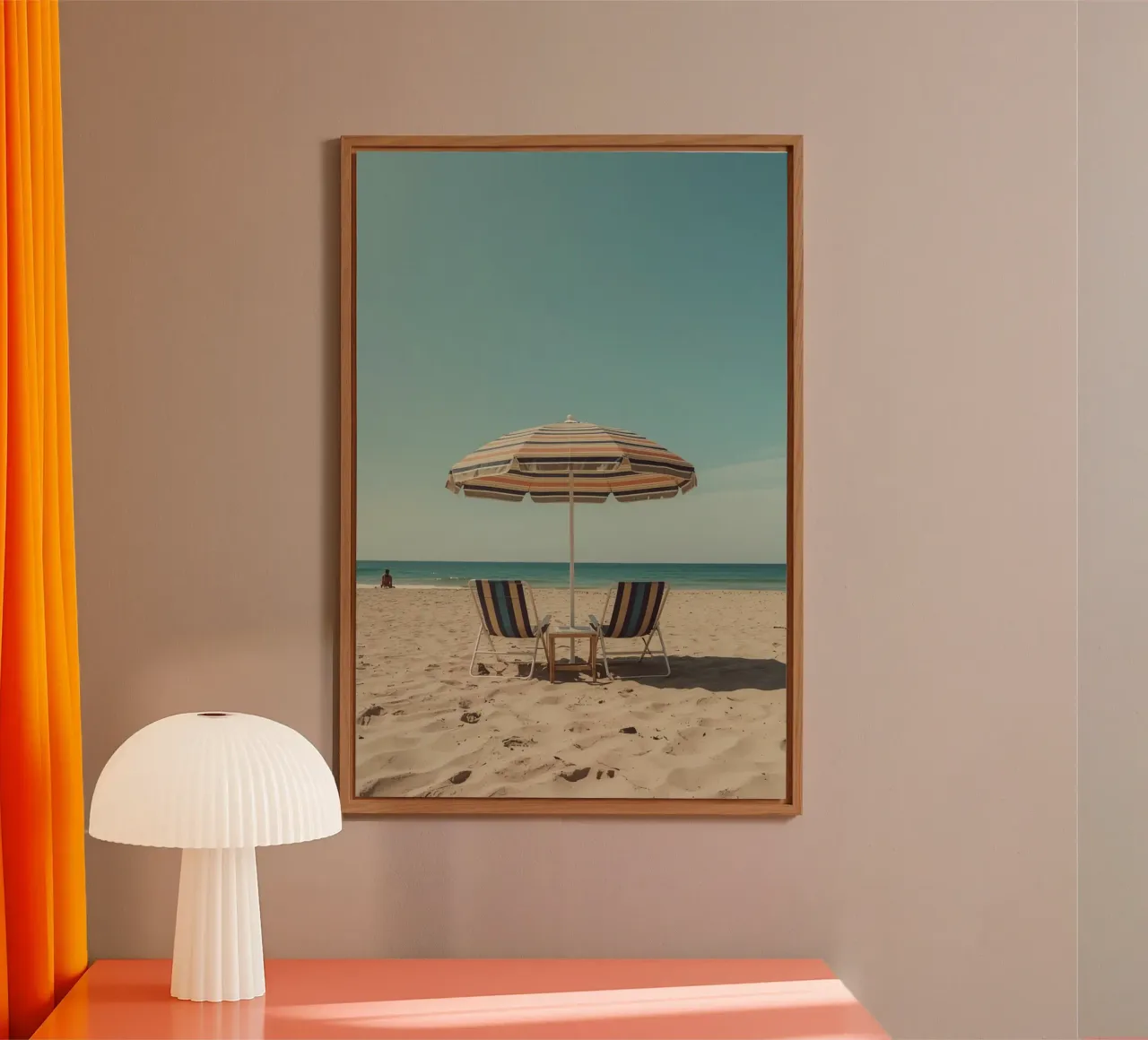 Sedie da spiaggia e ombrellone sulla spiaggia di sabbia alluminio dibond da DesignDoodle