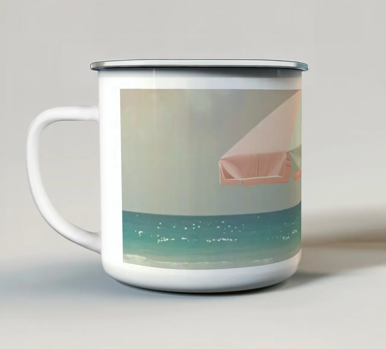 Sedia ombrellone e nuotatore tazza in smalto da DesignDoodle