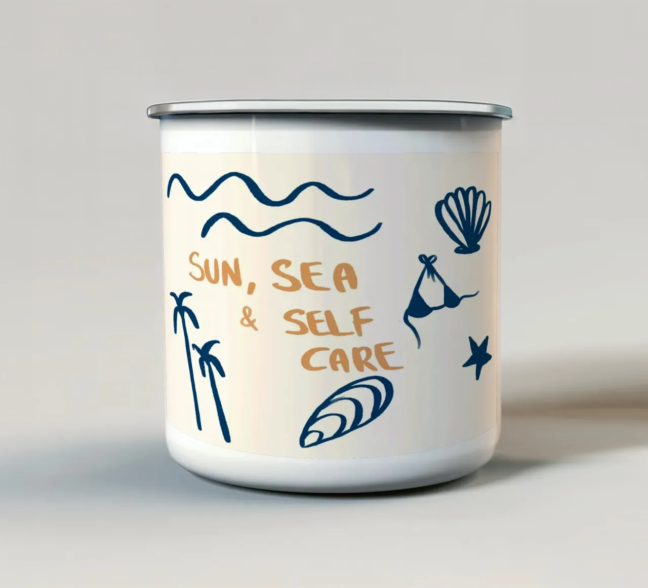 Zon, zee & zelfzorg, strand kunstdruk emaille mok van dawnthesea