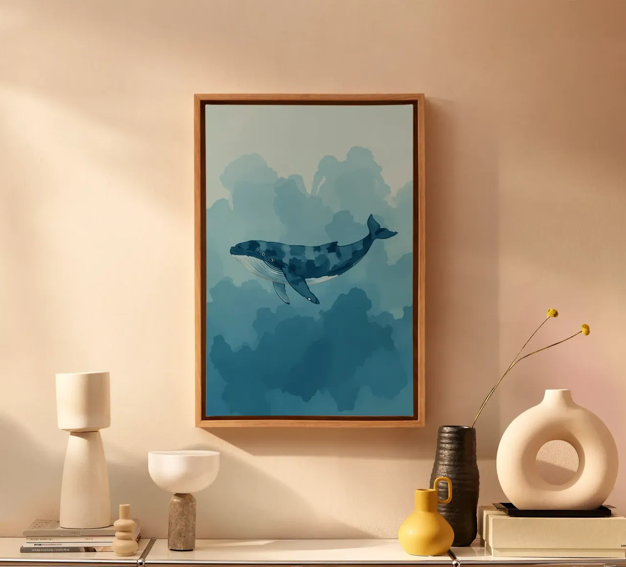 Blauer Wal Illustration auf blauem strukturierten Hintergrund Leinwand mit Schattenfugenrahmen von DesignDoodle