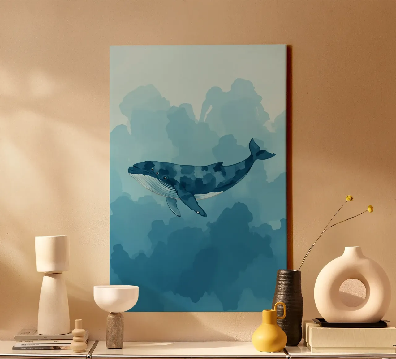 Blauer Wal Illustration auf blauem strukturierten Hintergrund Leinwand mit Schattenfugenrahmen von DesignDoodle