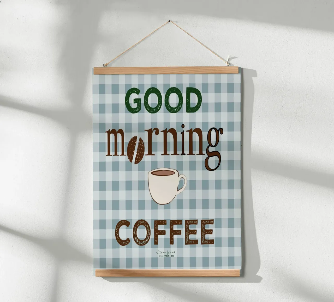 Guten Morgen Kaffee Kunstdruck auf blauem Gingham Hintergrund. Poster mit Kunststoffrahmen von Art by Susana Miranda ilustración