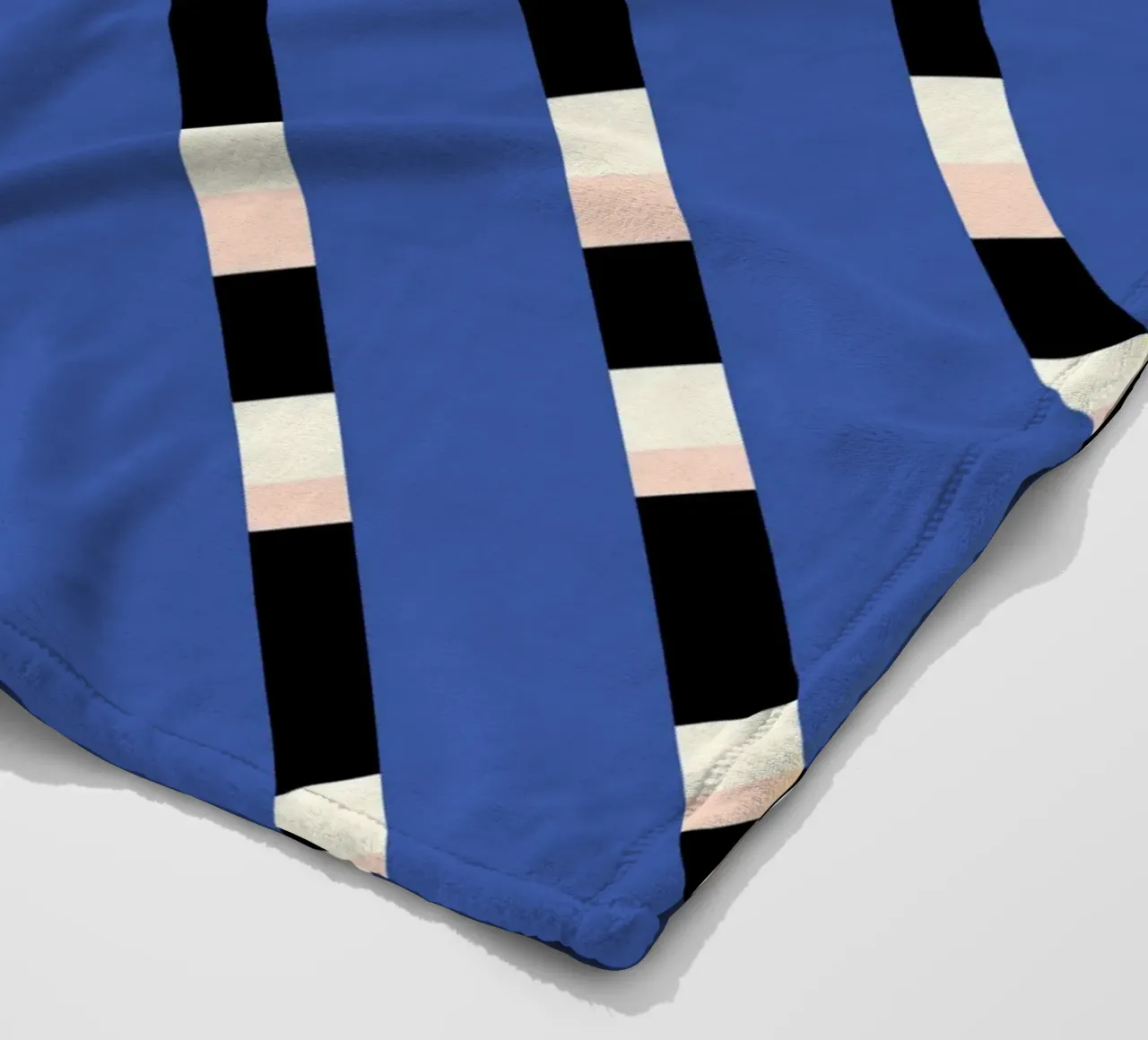 Tessitura a righe coperta in pile da Little Dean