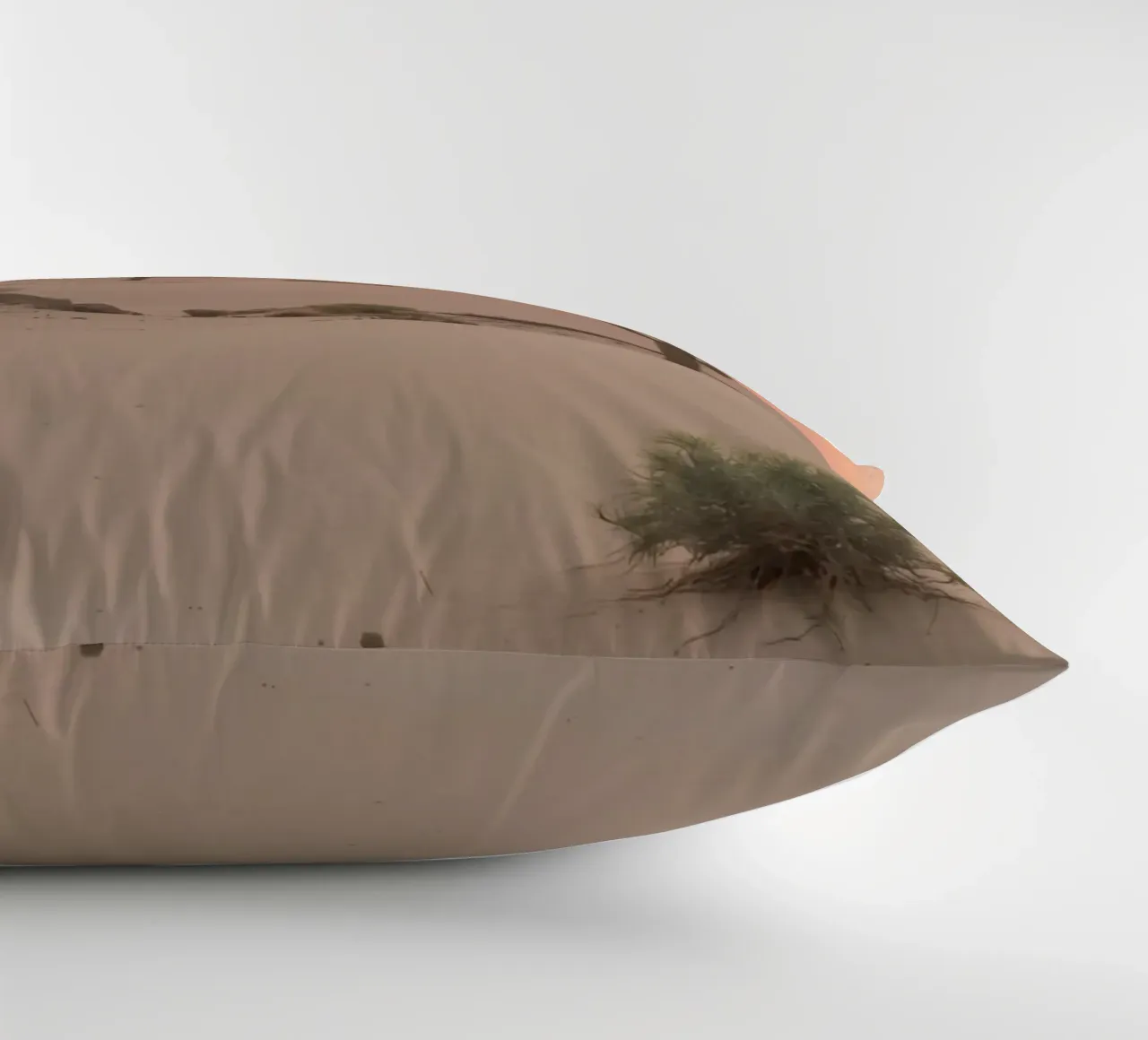 Paesaggio desertico con dune di cactus Saguaro e tramonto cuscino da DesignDoodle