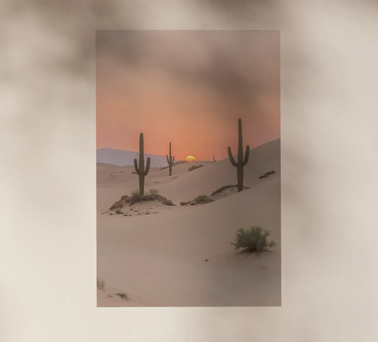 Paesaggio desertico con dune di cactus Saguaro e tramonto pellicola backlit da DesignDoodle