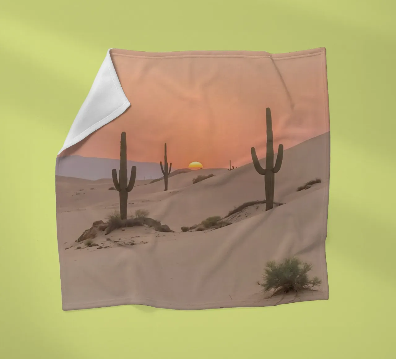Paesaggio desertico con dune di cactus Saguaro e tramonto coperta in pile da DesignDoodle