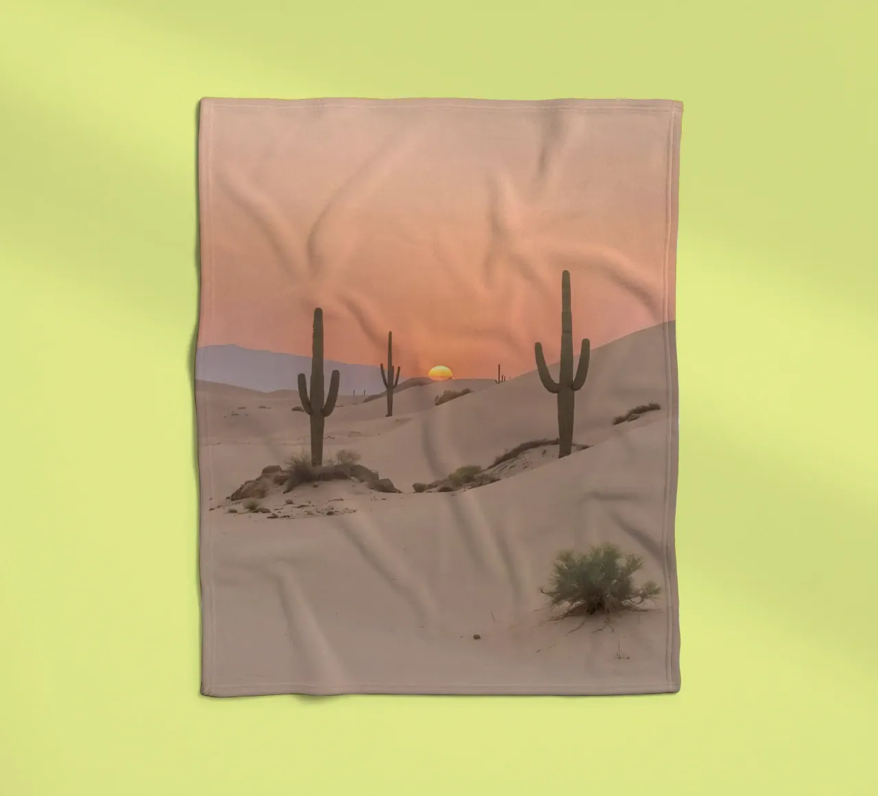 Paesaggio desertico con dune di cactus Saguaro e tramonto coperta in pile da DesignDoodle