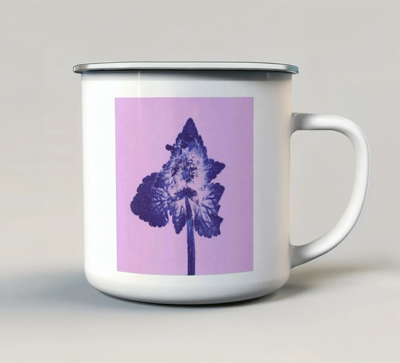 Impressioni botaniche | Lamium purpureum v6 tazza in smalto da Ivona Maris
