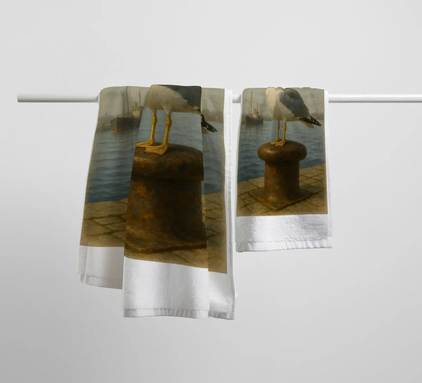 Möwe mit Sprotte badhanddoek van Fies&Fein