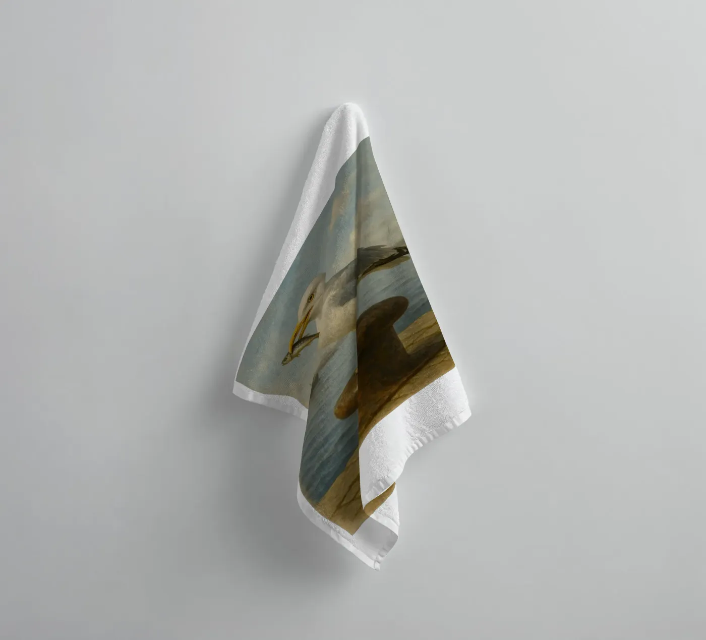 Möwe mit Sprotte badhanddoek van Fies&Fein