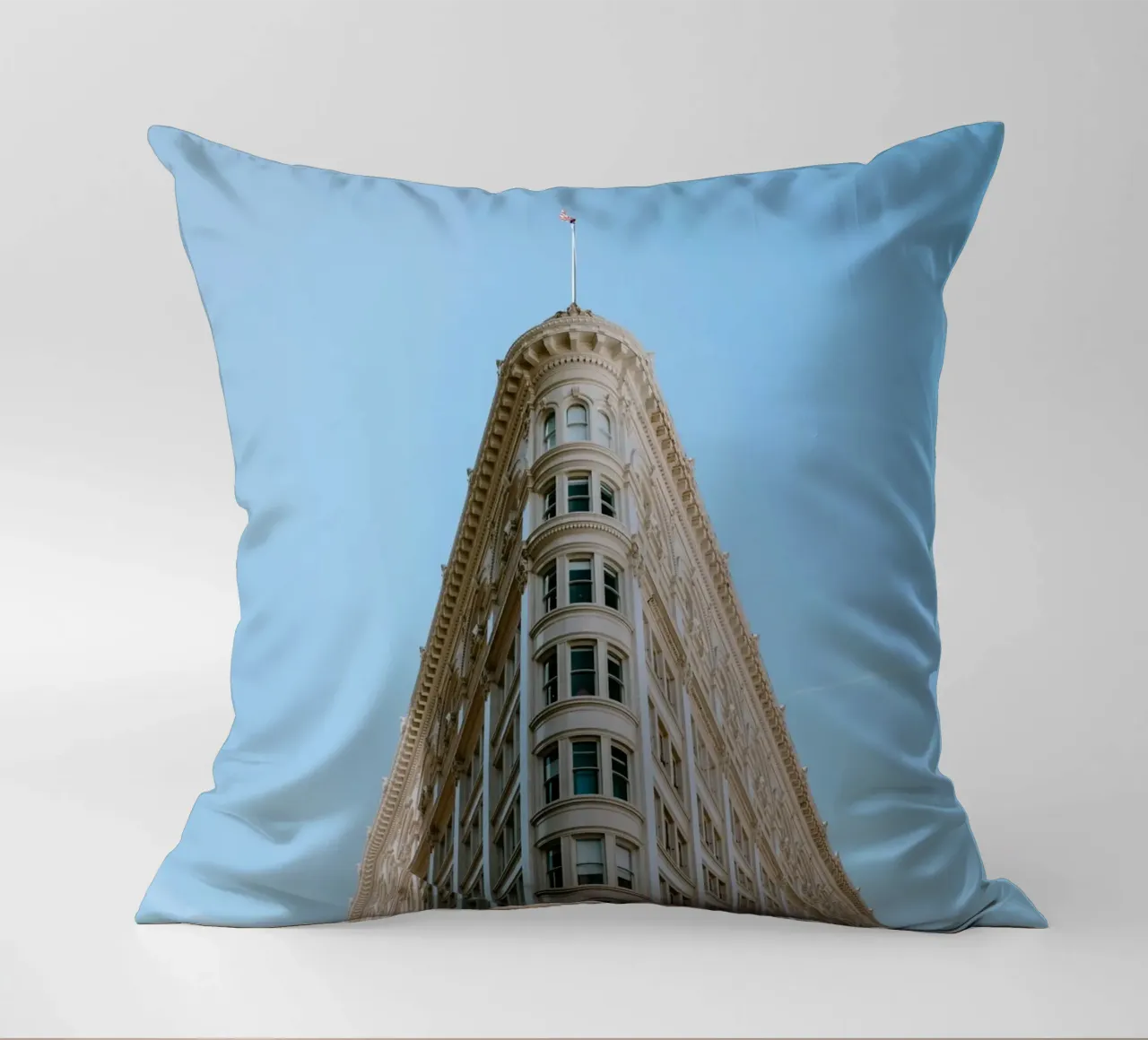 the triangle building cuscino da carsa