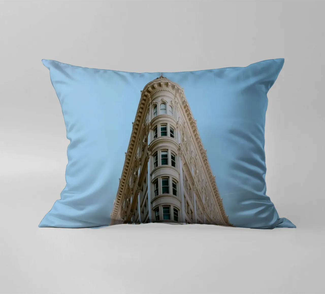 the triangle building cuscino da carsa