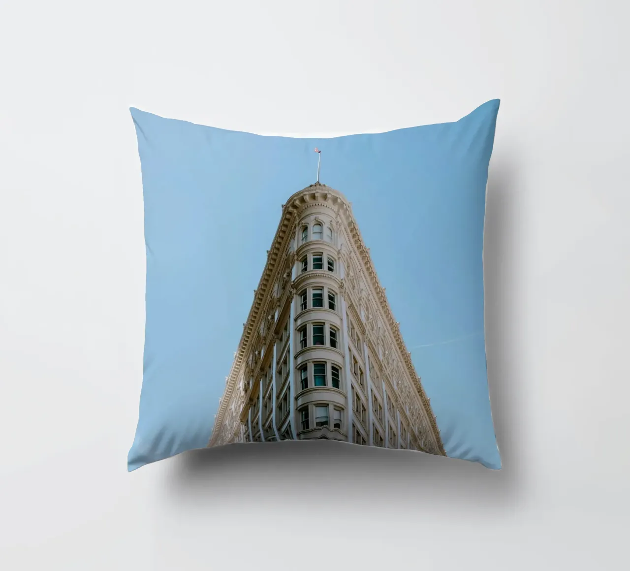 the triangle building cuscino da carsa