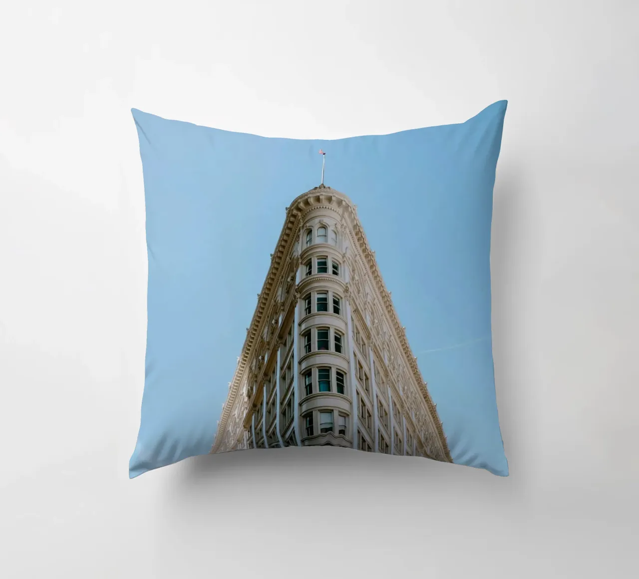 the triangle building cuscino da carsa