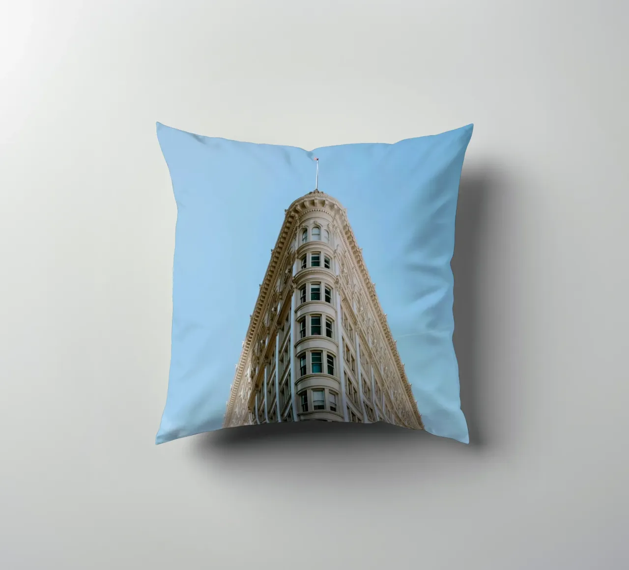 the triangle building cuscino da carsa